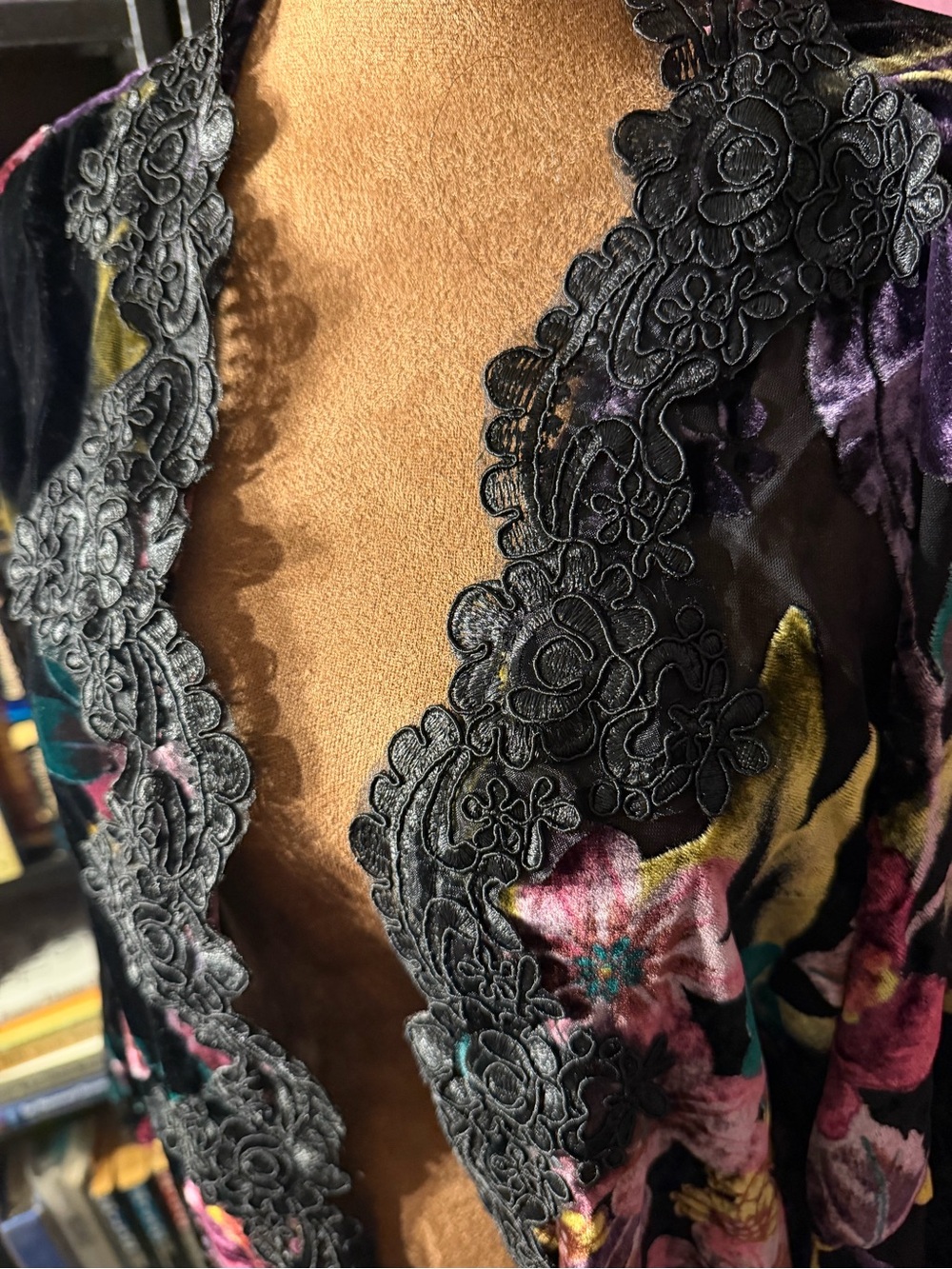 Widow Floral Velvet burn out Lace-Trim kimono